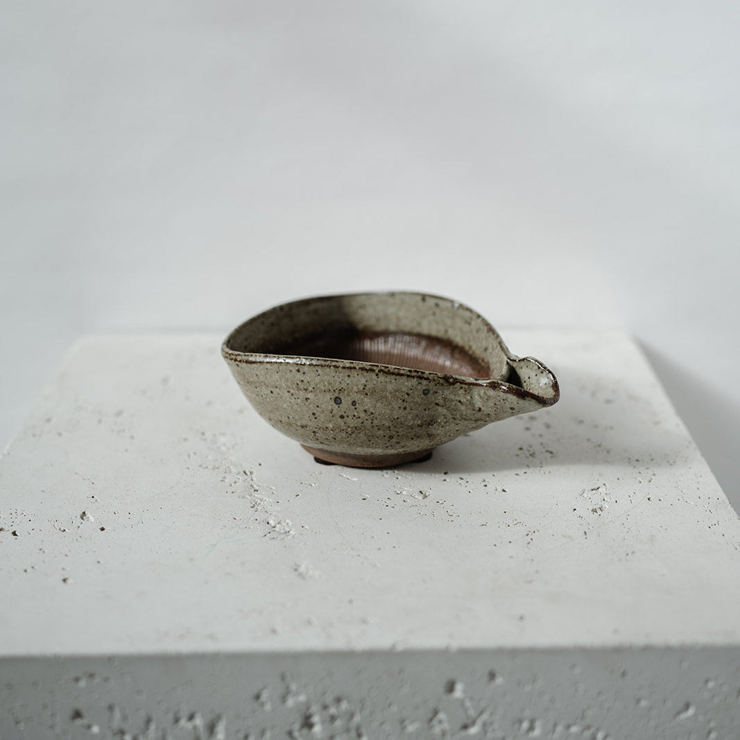 Vintage ceramic leaf-shaped dish